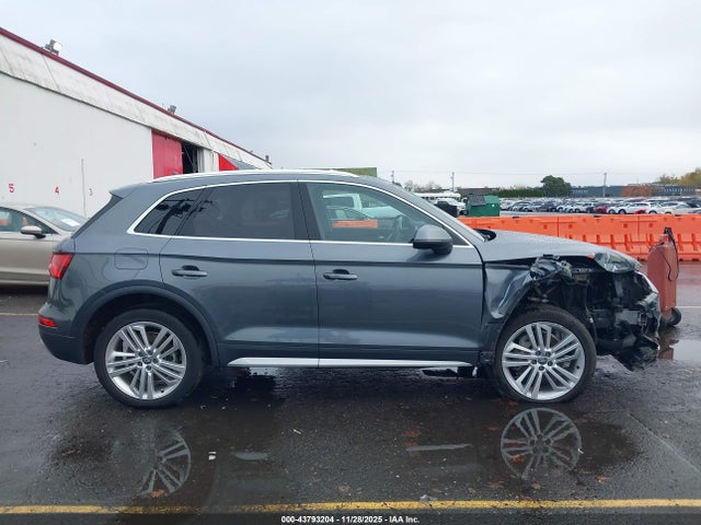 WA1BNAFY0J2148713 Audi Q5 2.0t Premium