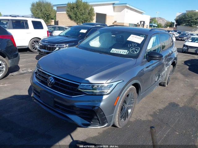 3VVCB7AX3NM055186 Volkswagen Tiguan 2.0t Se R-line Black