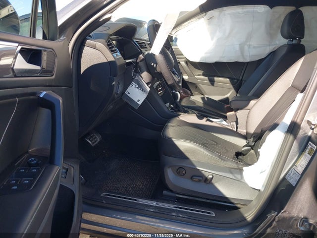 3VVCB7AX3NM055186 Volkswagen Tiguan 2.0t Se R-line Black