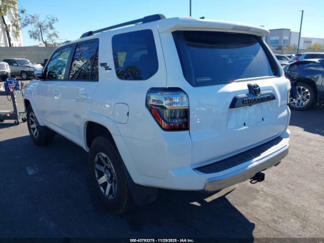 2022 TOYOTA 4RUNNER JTERU5JR8N6075583 Photo 2