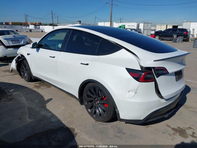 2023 TESLA MODEL Y 7SAYGDEF9PF682703 Photo 2