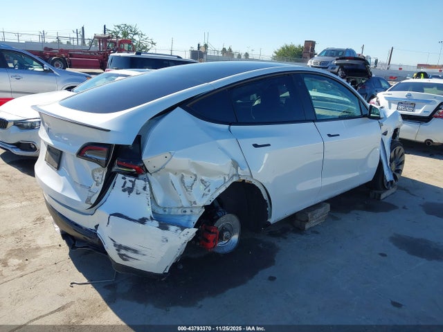 2023 TESLA MODEL Y 7SAYGDEF9PF682703 Photo 3