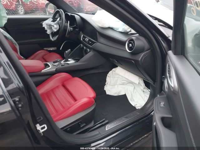 2022 ALFA ROMEO GIULIA ZARFANBN0N7657463 Photo 4