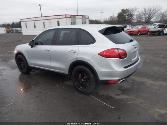 2011 PORSCHE CAYENNE WP1AB2A29BLA43634 Photo 2