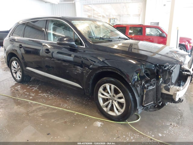 2017 AUDI Q7 WA1LAAF7XHD030609