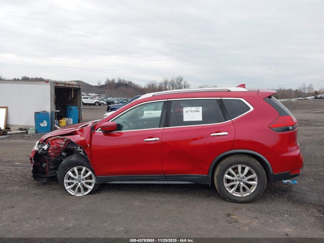 2017 Nissan Rogue Sv მანქანა იყიდება აუქციონზე, vin: JN8AT2MV6HW268061, აუქციონის ნომერი: 43793988