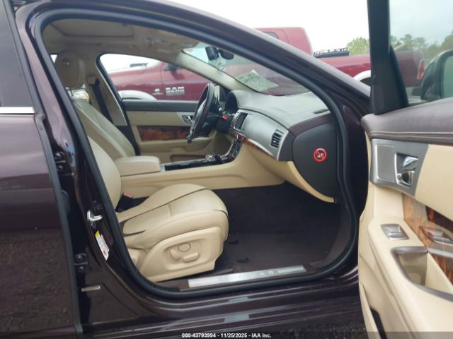 2012 JAGUAR XF SAJWA0HB8CLS42326 Photo 4