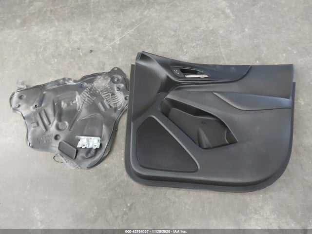 3GNAXSEV0JL135961 Chevrolet EQUINOX LT