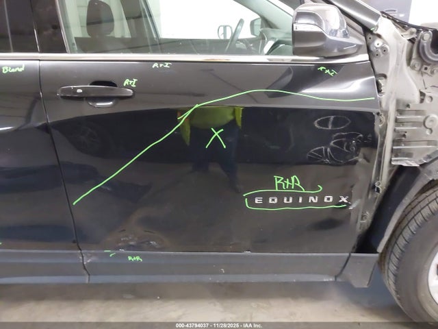 3GNAXSEV0JL135961 Chevrolet EQUINOX LT