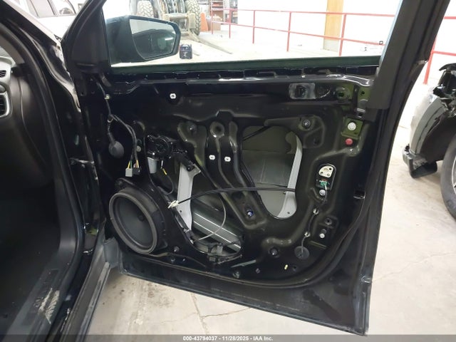 3GNAXSEV0JL135961 Chevrolet EQUINOX LT