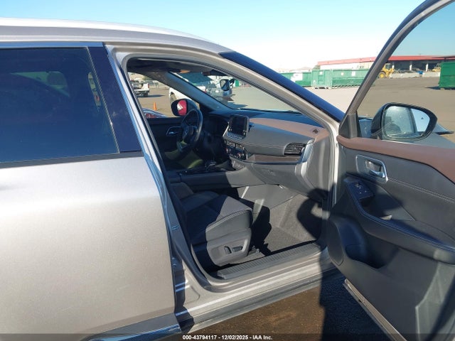 JN8BT3DC9PW104830 Nissan Rogue Platinum Fwd