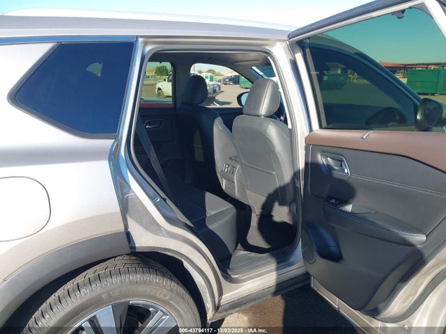 JN8BT3DC9PW104830 Nissan Rogue Platinum Fwd