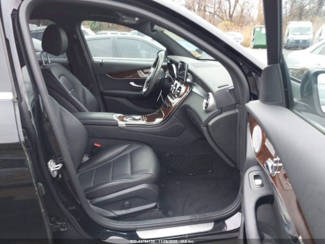 2017 MERCEDES-BENZ GLC 300 WDC0G4KB1HF219795 Photo 4