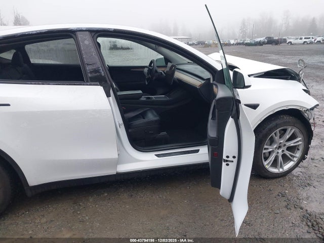 2023 TESLA MODEL Y 7SAYGDEE7PF684988 Photo 4