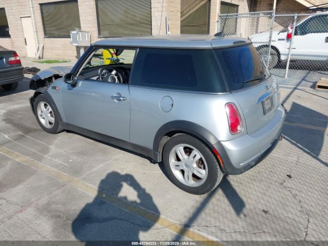 2006 MINI COOPER WMWRC33536TJ79002 Photo 2