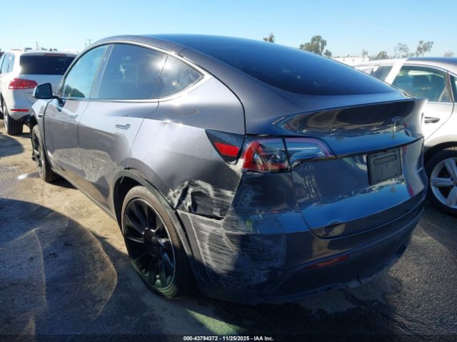 2024 TESLA MODEL Y 7SAYGDEE7RA215514 Photo 2