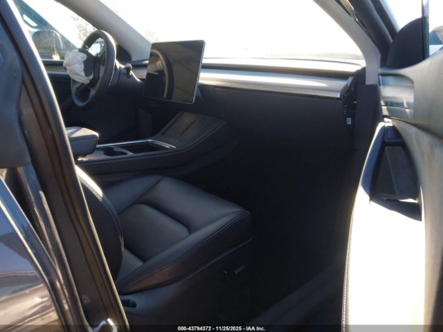 2024 TESLA MODEL Y 7SAYGDEE7RA215514 Photo 4