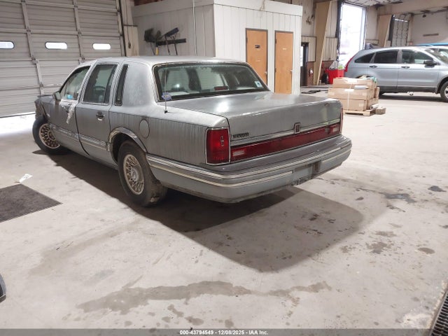 1993 LINCOLN TOWN CAR 1LNLM81W8PY626163 Photo 2