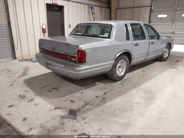 1993 LINCOLN TOWN CAR 1LNLM81W8PY626163 Photo 3