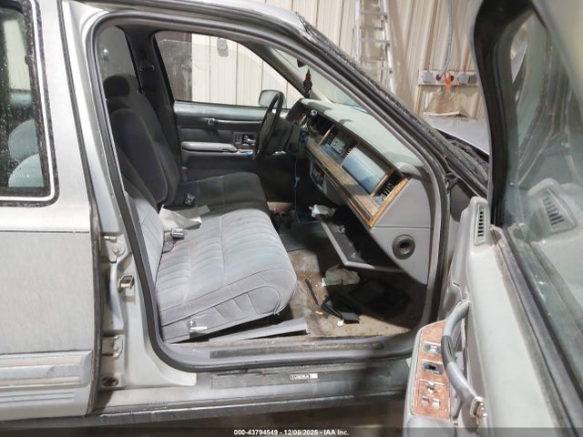 1993 LINCOLN TOWN CAR 1LNLM81W8PY626163 Photo 4