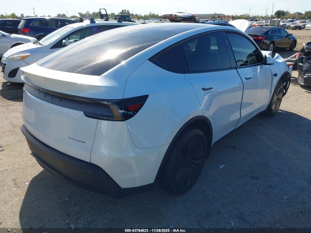 2026 TESLA MODEL Y 7SAYGDEE4TA496114 Photo 3