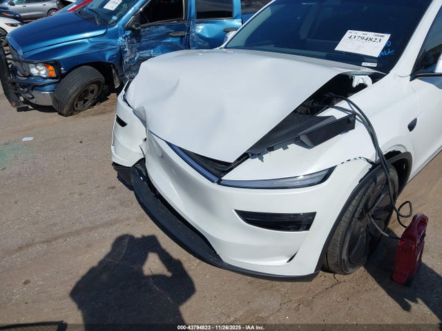 2026 TESLA MODEL Y 7SAYGDEE4TA496114 Photo 5