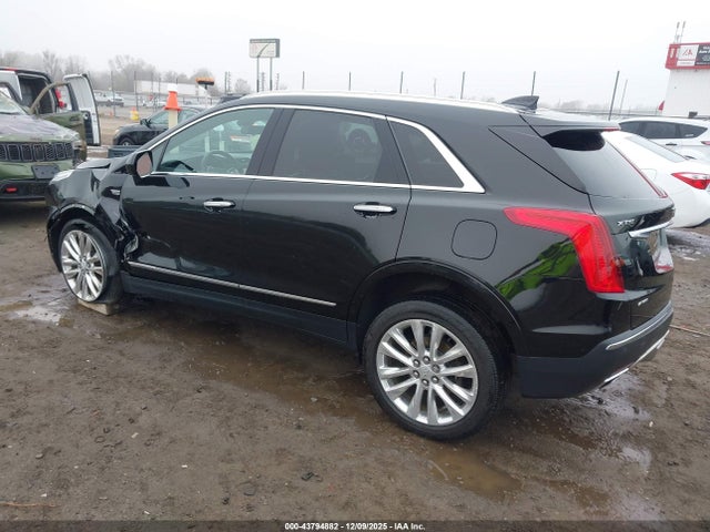 2017 CADILLAC XT5 1GYKNFRSXHZ194619 Photo 2