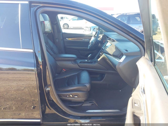 2017 CADILLAC XT5 1GYKNFRSXHZ194619 Photo 4