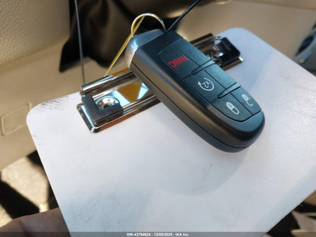 2022 CHRYSLER PACIFICA 2C4RC1BG1NR141381 Photo 10