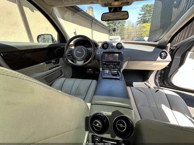 2011 Jaguar Xj Xjl მანქანა იყიდება აუქციონზე, vin: SAJWA2GB8BLV15633, აუქციონის ნომერი: 43795028