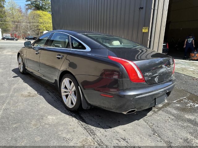 2011 JAGUAR XJ SAJWA2GB8BLV15633 Photo 2