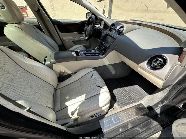 2011 JAGUAR XJ SAJWA2GB8BLV15633 Photo 4