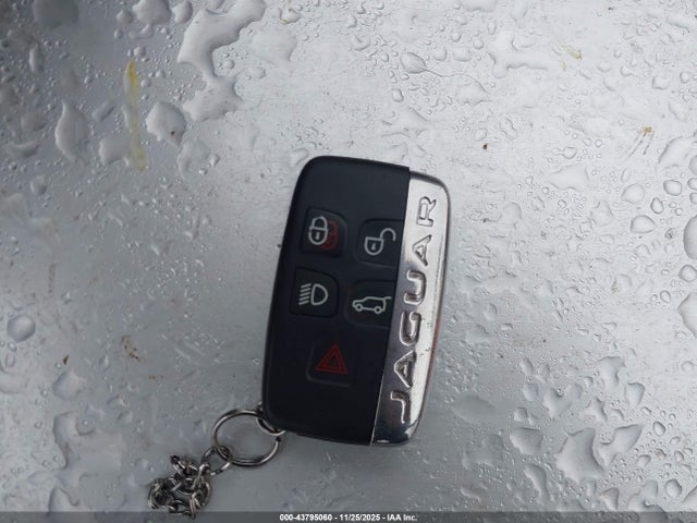 2018 JAGUAR F-PACE SADCJ2EVXJA243616 Photo 10