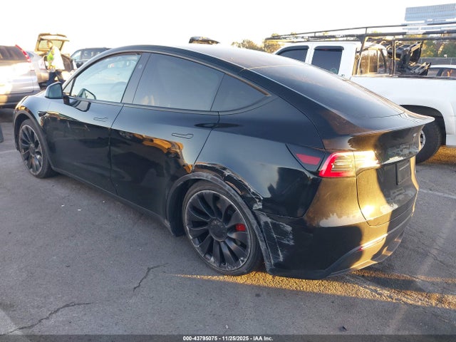 2023 TESLA MODEL Y 7SAYGDEF2PF863626 Photo 2
