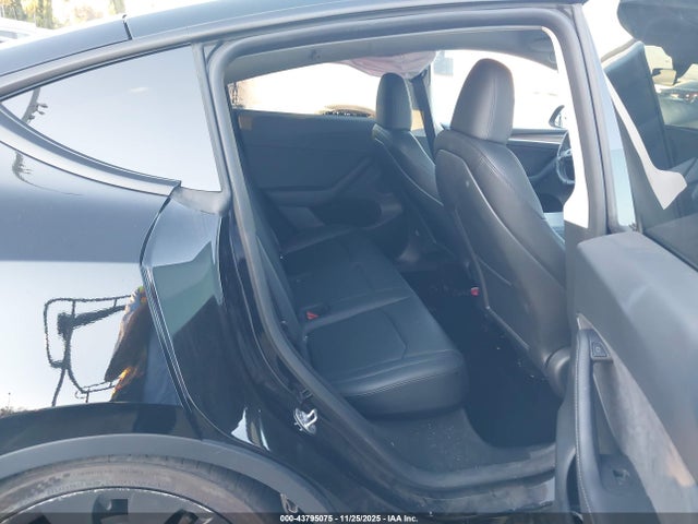 2023 TESLA MODEL Y 7SAYGDEF2PF863626 Photo 7
