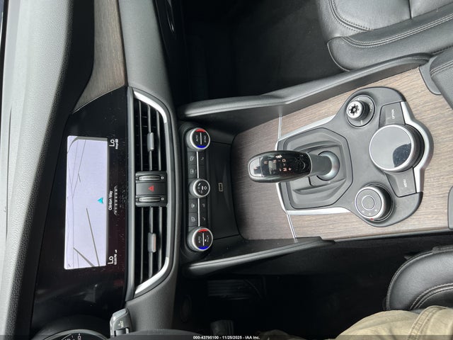 2017 Alfa Romeo Giulia Ti Awd მანქანა იყიდება აუქციონზე, vin: ZARFAEEN9H7544398, აუქციონის ნომერი: 43795100