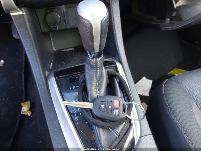 2T1BURHE3HC875219 Toyota COROLLA LE