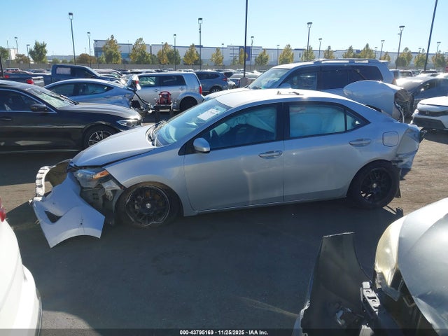 2T1BURHE3HC875219 Toyota COROLLA LE