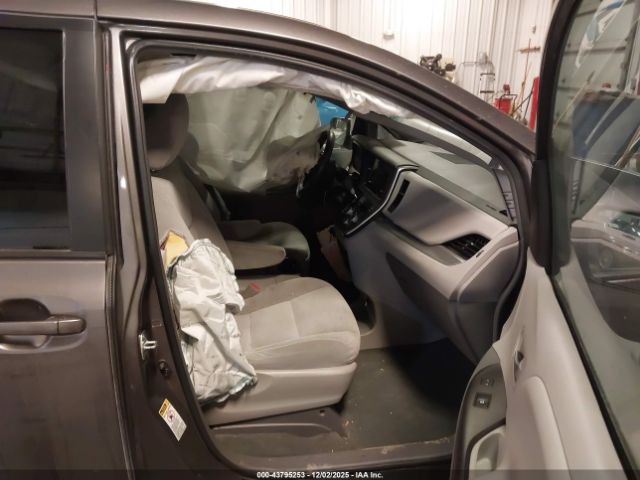 2016 TOYOTA SIENNA 5TDKK3DC6GS745271 Photo 4
