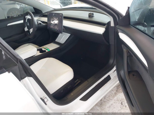 2022 TESLA MODEL 3 5YJ3E1EB4NF230437 Photo 4