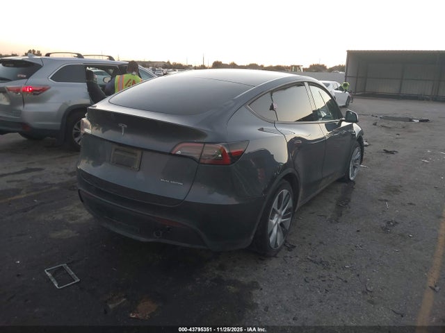 2023 TESLA MODEL Y 7SAYGDEEXPA190752 Photo 3
