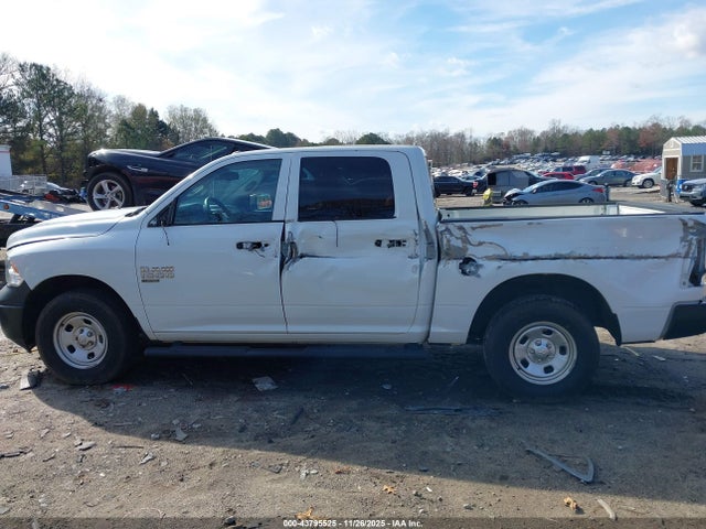 3C6RR7KG8NG313890 RAM 1500 Classic Tradesman 4x4 5&#039;7 Box