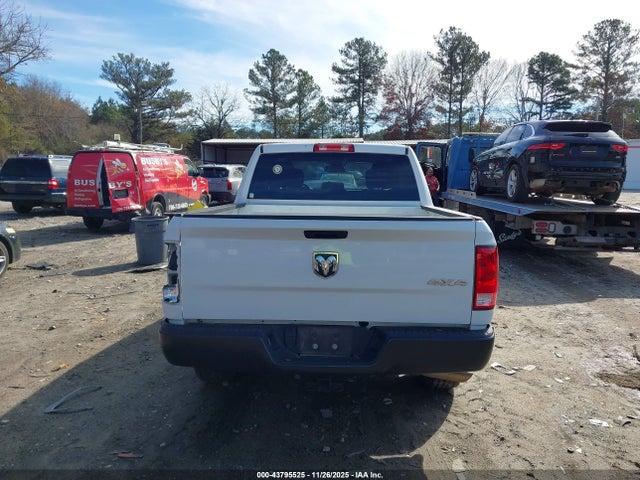 3C6RR7KG8NG313890 RAM 1500 Classic Tradesman 4x4 5&#039;7 Box