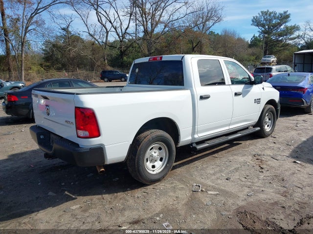 3C6RR7KG8NG313890 RAM 1500 Classic Tradesman 4x4 5&#039;7 Box