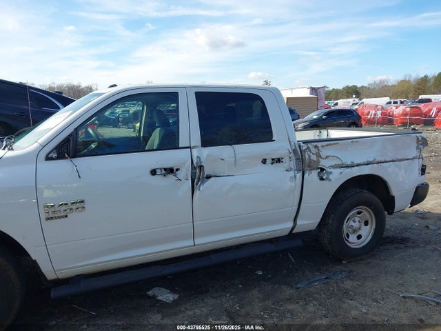 3C6RR7KG8NG313890 RAM 1500 Classic Tradesman 4x4 5&#039;7 Box