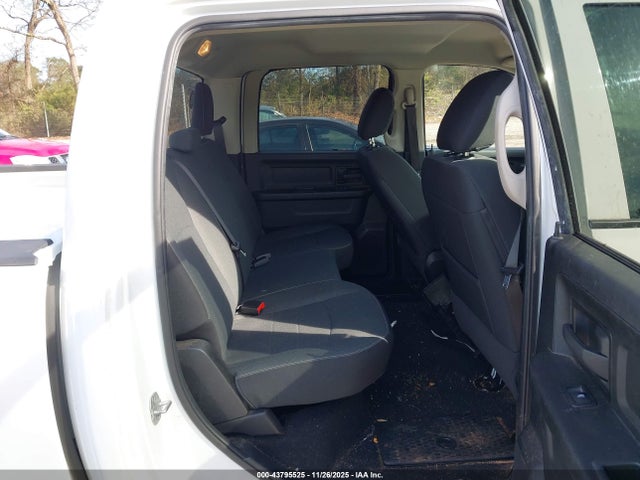 3C6RR7KG8NG313890 RAM 1500 Classic Tradesman 4x4 5&#039;7 Box