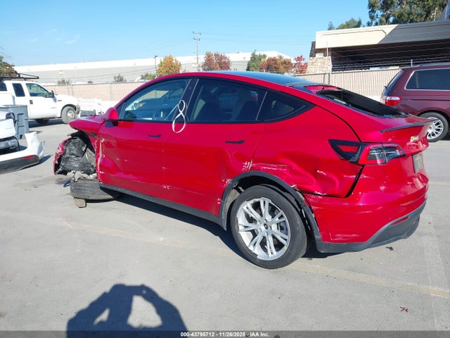 2021 TESLA MODEL Y 5YJYGDEE9MF090010 Photo 2