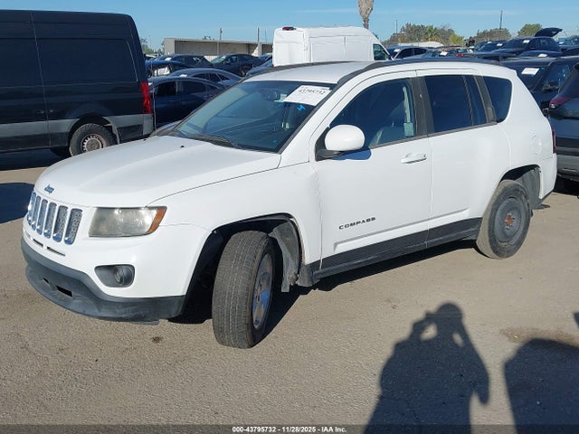 Jeep Compass Latitude 2014 1C4NJCEA7ED503417 Image 2