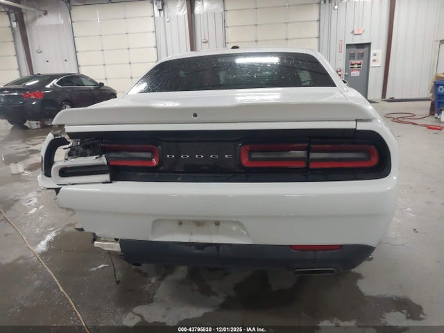 Dodge Challenger Sxt 2018 2C3CDZAG9JH229795 Image 16