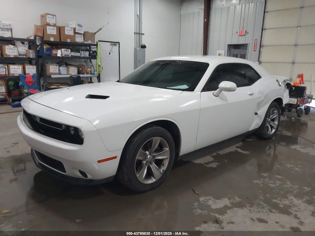 Dodge Challenger Sxt 2018 2C3CDZAG9JH229795 Image 2